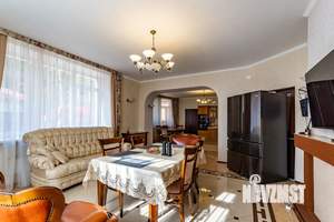 Коттедж 479м², 3-этажный, участок 15 сот.