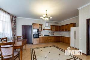 Коттедж 479м², 3-этажный, участок 15 сот.