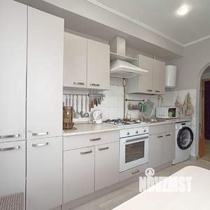 Дом 200м², 2-этажный, участок 10 сот.