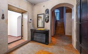 Дом 640м², 4-этажный, участок 12 сот.