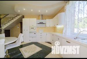 Коттедж 285м², 3-этажный, на длительный срок, 