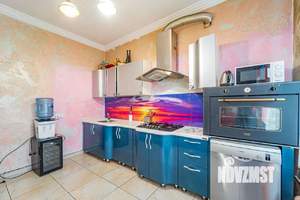 Дом 600м&sup2;, 3-этажный, посуточно, 