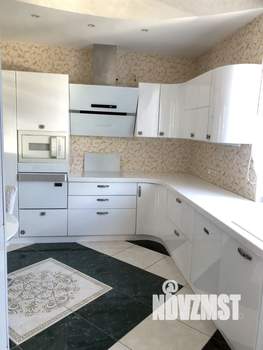 Дом 345м&sup2;, 3-этажный, участок 10 сот.  