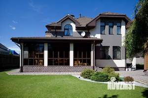 Коттедж 385м&sup2;, 2-этажный, участок 11 сот.  