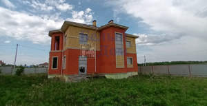 Дом 250м&sup2;, 2-этажный, участок 13 сот.  