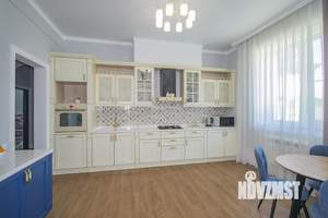 Дом 250м&sup2;, 2-этажный, участок 10 сот.  