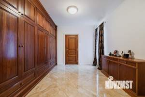 Коттедж 1200м², 3-этажный, участок 16 сот.  