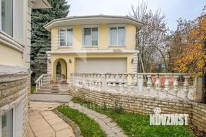 Коттедж 640м², 4-этажный, участок 12 сот.  