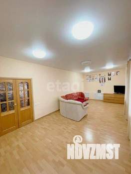 Коттедж 280м², 2-этажный, участок 10 сот.  