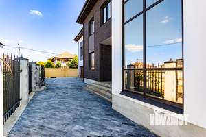 Коттедж 355м², 2-этажный, участок 15 сот.  