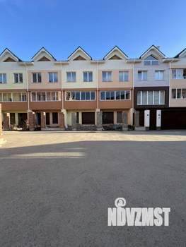 Таунхаус 180м², 3-этажный, участок 3 сот.  