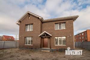 Коттедж 176м², 2-этажный, участок 5 сот.  