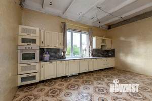 Дом 241м&sup2;, 3-этажный, участок 9 сот.  