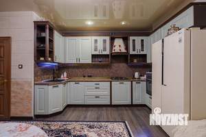 Коттедж 240м², 3-этажный, участок 10 сот.  