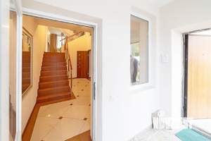 Коттедж 360м², 2-этажный, участок 14 сот.  