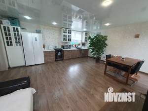 Коттедж 180м², 2-этажный, участок 6 сот.  