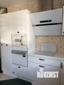 Дом 345м&sup2;, 3-этажный, участок 10 сот.  