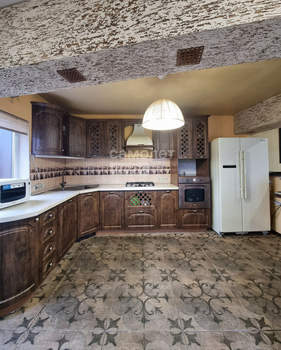 Дом 204м², 2-этажный, участок 20 сот.  