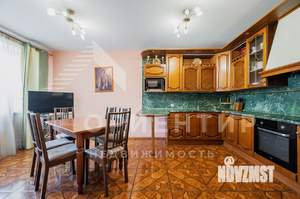 Таунхаус 251м², 4-этажный, участок 3 сот.  