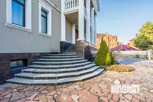 Коттедж 1200м², 3-этажный, участок 16 сот.  