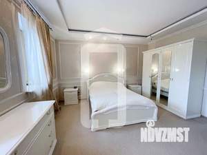 Дом 860м², 3-этажный, участок 14 сот.  