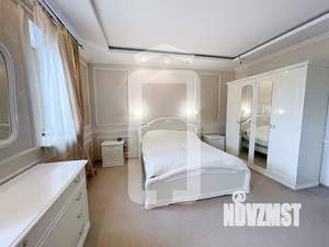 Дом 860м², 3-этажный, участок 14 сот.  