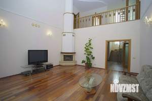 Коттедж 665м², 3-этажный, участок 15 сот.  