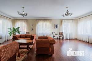 Коттедж 232м², 2-этажный, участок 10 сот.  