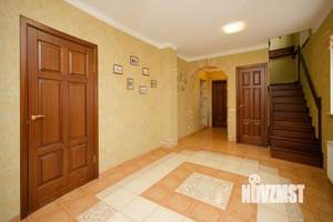 Коттедж 365м², 3-этажный, участок 11 сот.  