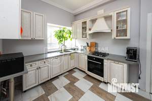 Коттедж 412м², 3-этажный, участок 10 сот.  