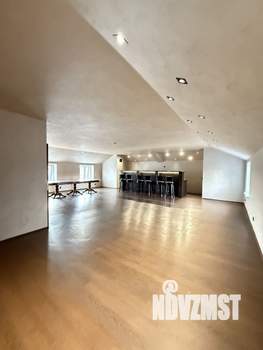 Коттедж 305м², 3-этажный, участок 13 сот.  