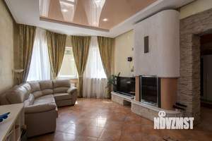 Коттедж 220м², 2-этажный, участок 25 сот.  