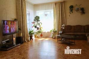 Коттедж 250м², 2-этажный, участок 10 сот.  