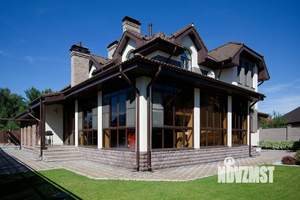 Коттедж 385м&sup2;, 2-этажный, участок 11 сот.  