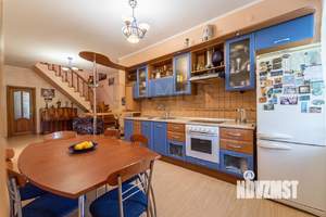 Коттедж 383м², 2-этажный, участок 8 сот.  
