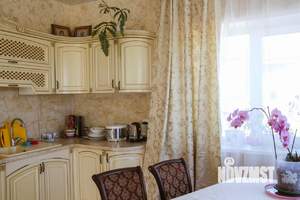 Коттедж 250м², 2-этажный, участок 10 сот.  