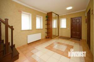 Коттедж 365м², 3-этажный, участок 11 сот.  