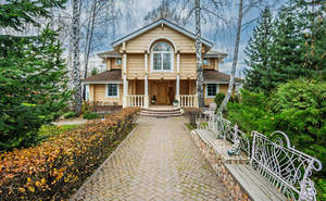 Дом 220м², 2-этажный, участок 19 сот.  