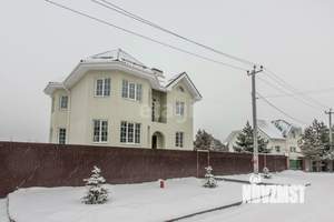 Коттедж 320м², 2-этажный, участок 10 сот.  