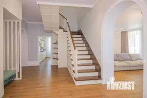 Дом 250м&sup2;, 2-этажный, участок 10 сот.  