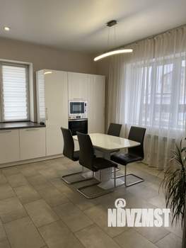 Коттедж 270м&sup2;, 2-этажный, участок 7 сот.  