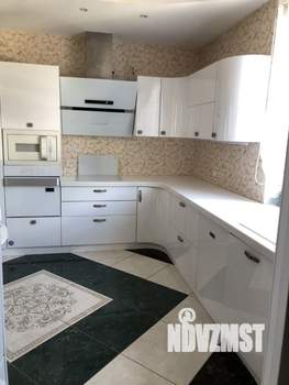 Дом 345м&sup2;, 3-этажный, участок 10 сот.  