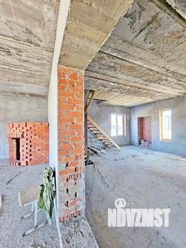 Дом 378м², 3-этажный, участок 10 сот.  