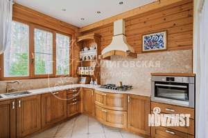 Коттедж 360м², 2-этажный, участок 15 сот.  