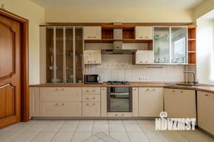 Коттедж 449м², 4-этажный, участок 12 сот.  