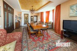 Коттедж 298м&sup2;, 3-этажный, участок 9 сот.  