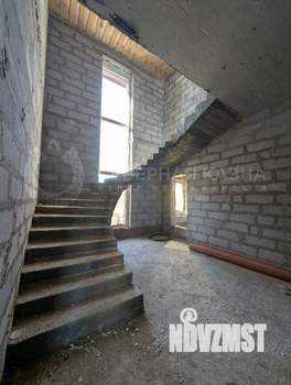 Коттедж 304м², 3-этажный, участок 8 сот.  