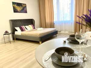 Студия квартира, посуточно, 42м2, 1/9 этаж