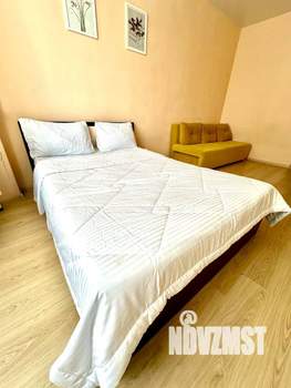 Студия квартира, посуточно, 40м2, 7/25 этаж