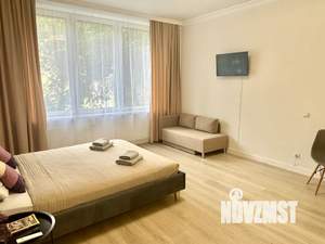 Студия квартира, посуточно, 42м2, 1/9 этаж